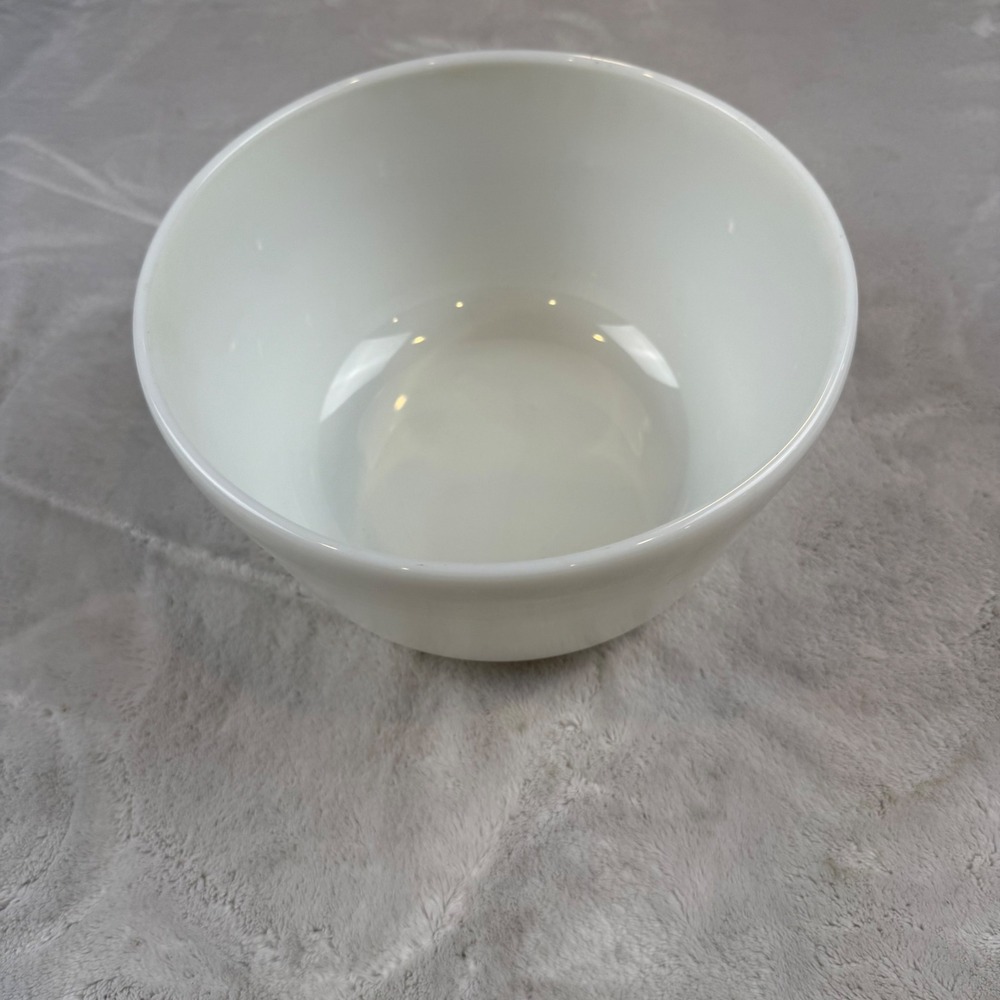 Pyrex White Mixing Bowl 9 Inch Diameter 4 1/2 Inch‎ Height Vintage Kitchenware